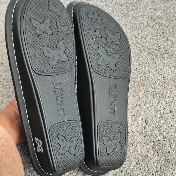 Alegria Size 41 US 10.5/11 Carina Black Metallic Snake Print Jewel Thong Sandals - Picture 7 of 7